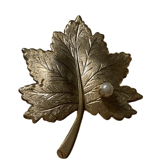 Vintage Sarah Coventry Gold Leaf Brooch With Faux Pearl Pin - Picture 1 of 5
